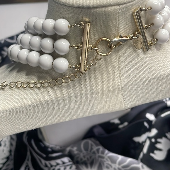 Charming Charlie 3 strand acrylic gradient beads black/white/goldtone - Picture 6 of 6